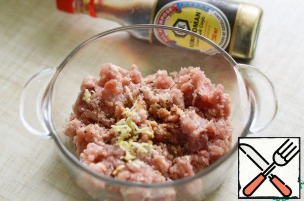 Add minced garlic, soy sauce and your favorite herbs to the minced meat.