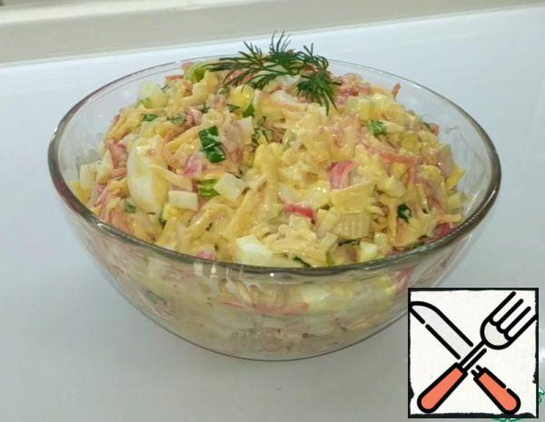 1. Put the carrots in a salad bowl.2. Cut the crab sticks into cubes.3. Three cheese on a coarse grater, chop the eggs, chop the green onions.4. Put all the ingredients in a salad bowl to the carrots, pass the garlic through a press, salt to taste and add mayonnaise.Mix everything well.