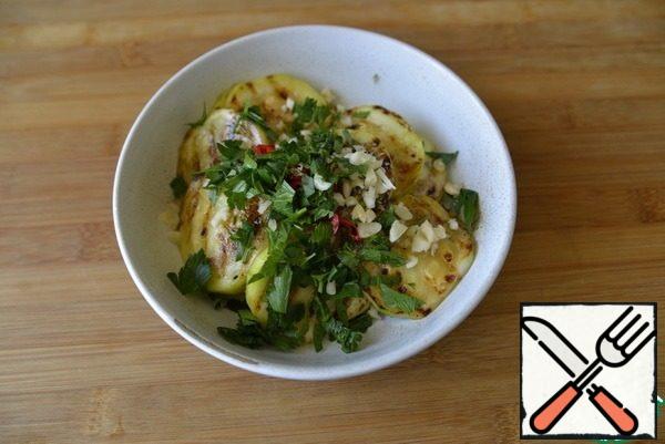 Sprinkle hot zucchini with coarse sea salt, sprinkle with balsamic vinegar, sprinkle with Provencal herbs.  Put chopped garlic, hot pepper and celery.  Gently mix, cover with a lid or bag, put in the refrigerator to cool.