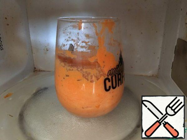 To begin with, we make carrot juice, I got 80 ml. 