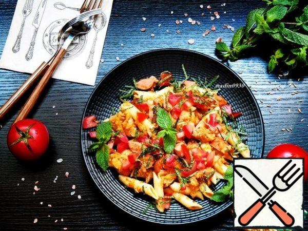 When serving, sprinkle chopped mint and small pieces of fresh tomato on each serving. If you exclude sausages, the dish can be used in the post, or as a mixed side dish to meat and fish dishes.
Enjoy your meal!!!