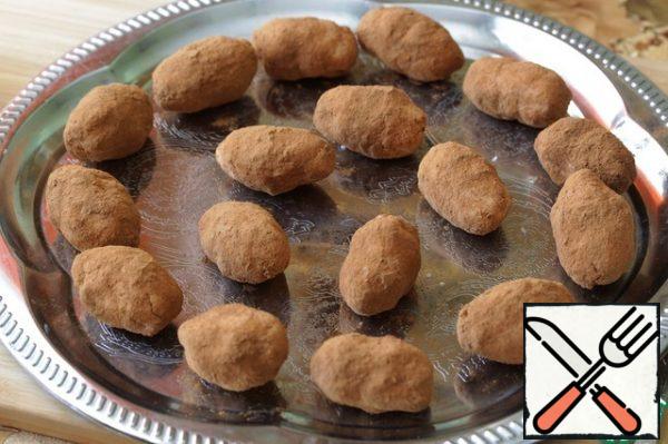 Put the candy on a tray or dish and put it in the refrigerator.
Do not store for a long time.
