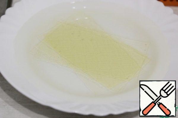 Soak the gelatin plates in cold water.