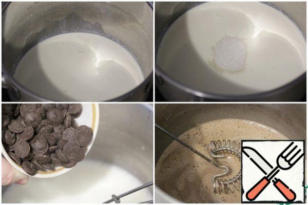 Pour the cream and milk into a saucepan, add sugar and chocolate.
Stirring, bring the mass almost to a boil (the sugar and chocolate should completely dissolve) and remove from the heat.