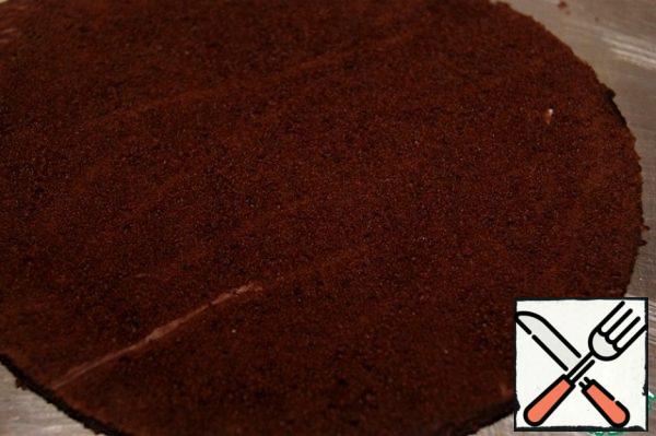 From the remaining dough, bake a sponge cake whose diameter is equal to the diameter of the mold.