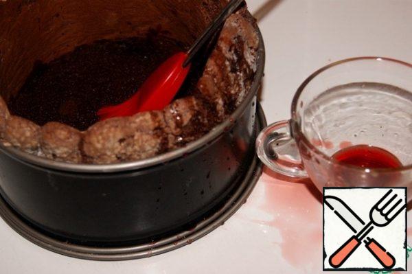 Mix the liqueur (or syrup) with water and soak the bottom cake liberally.