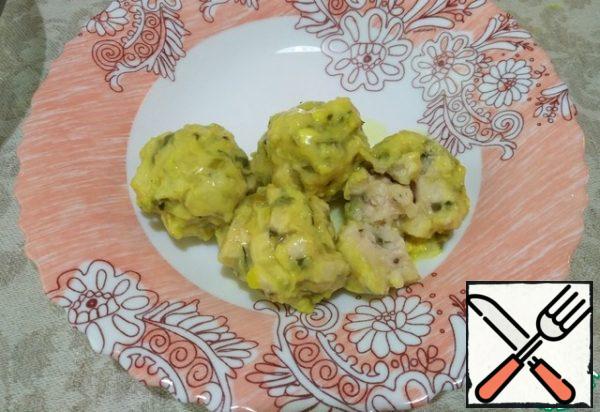 Simmer on low heat for 40 minutes.
And here is the finished dish!
Thanks to turmeric, the color has become a cheerful yellow. The taste is very delicate and delicate (if you want a brighter taste, you can add more spices during cooking or season with your favorite sauce when serving).
The dish is nutritious and light. Not greasy, not fried, healthy and delicious!
Bon Appetit!