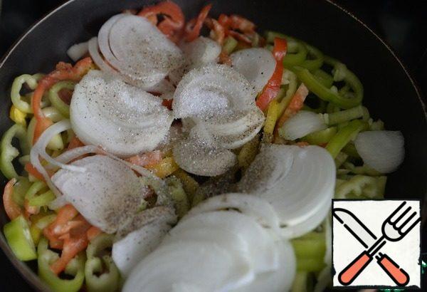 Fry the onion and pepper on medium heat in oil for about 5 minutes, add sugar, salt, ground black pepper.