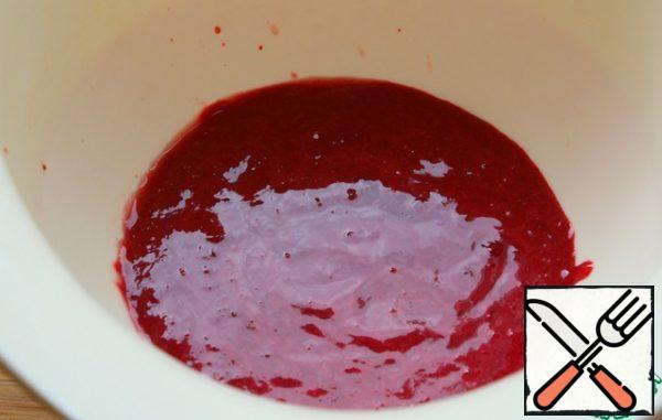 Cherry puree-punched in a blender freshly frozen cherries with sugar.
Dissolve the gelatin in 50 ml of water.
Pour warm gelatin into the cherry puree.