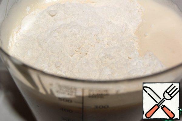 Add the flour and mix very well. The photo shows that the flour is kept on the surface. so the eggs are beaten correctly.