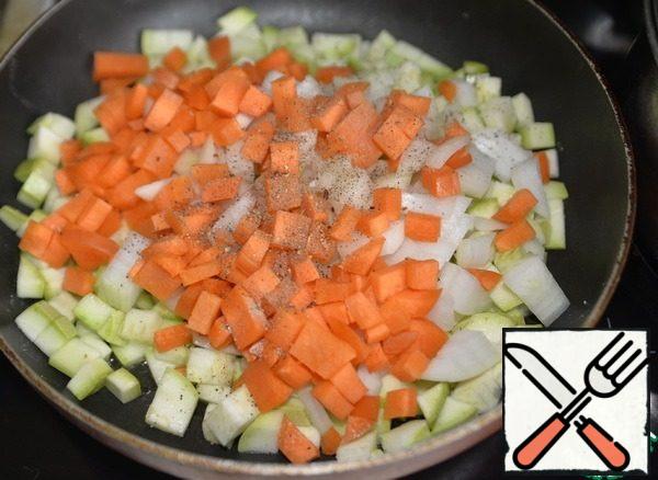 We also cut onions and carrots into small cubes. Add to the zucchini and simmer all together for 20 minutes, adding oil and pepper to taste.