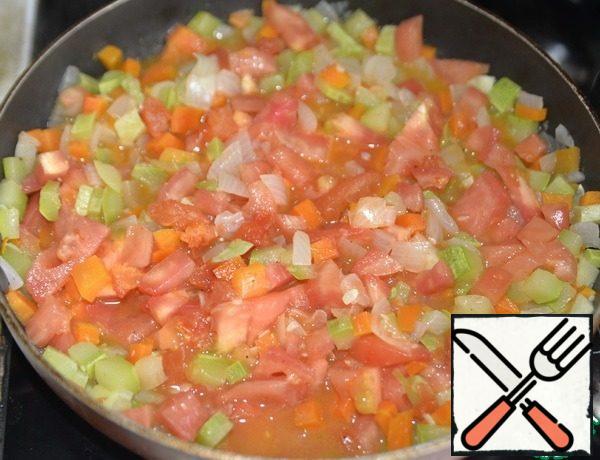 Add to the vegetables and simmer for 15 minutes over medium heat.