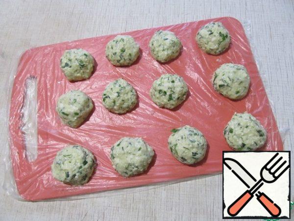 Roll the dough into balls with wet hands. It is better to spread it on a shelf covered with food wrap (or a bag).