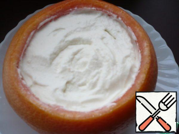 And then spread the last layer of cream.