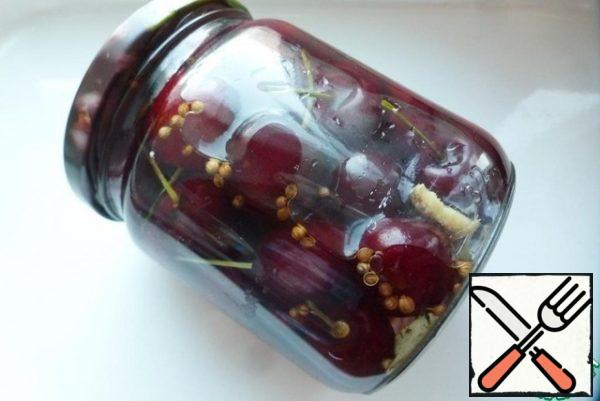 Allow the contents of the jar to cool, then store in the refrigerator. You can try the snack in 1-2 weeks.