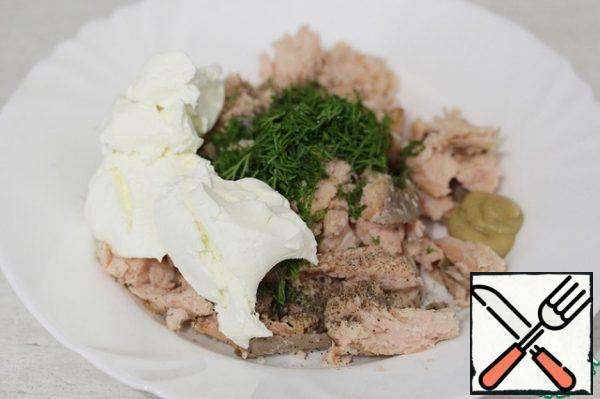 Add ground black pepper to taste, a teaspoon of Russian mustard and cream cheese.