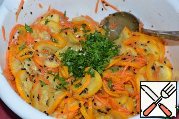Add the sesame seeds to the vegetables.
In a frying pan, heat the oil and pour in the vegetables, mix quickly.
Add the chopped parsley. Stir.
