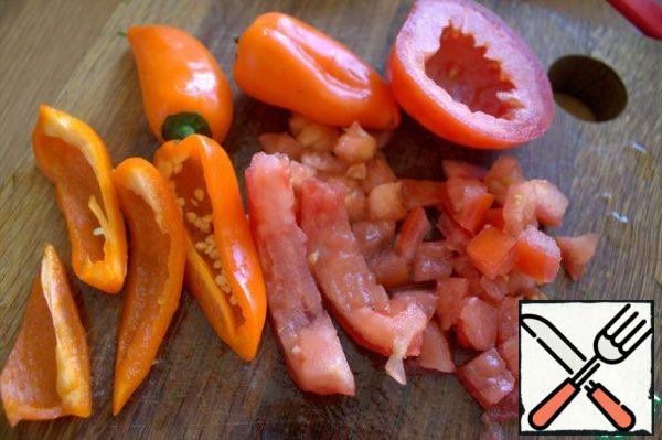 Remove the juice from the tomato and slice the peppers as well.