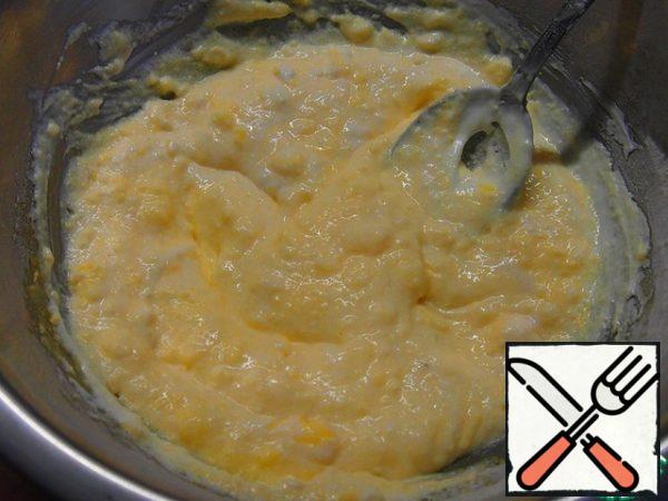 Mix thoroughly and add sour cream.
