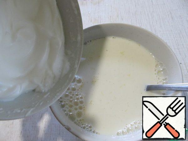 Whisk the protein and sugar into a strong foam and mix with the still hot sauce.