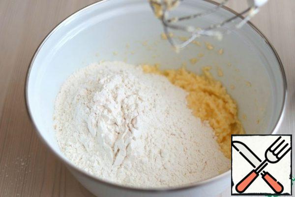 Then add 2 cups of flour. Flour may need a little more. When kneading, you should get a soft dough, convenient to work with. But don't add too much flour.
