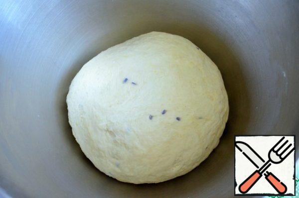 Roll into a bun, transfer to a greased bowl,
cover with cling film and put in the heat for 1 hour, for fermentation.