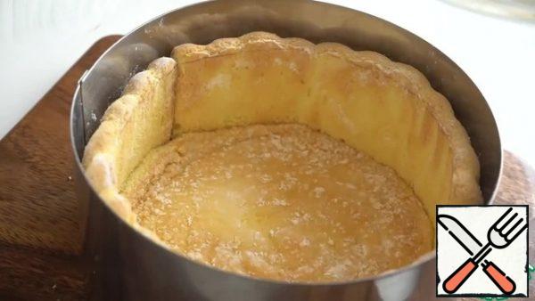 Put the sponge cake on the bottom.