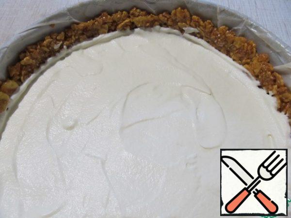 Add the cream on top and then put the halves of the grapes.
Put in the refrigerator for 15-20 minutes.