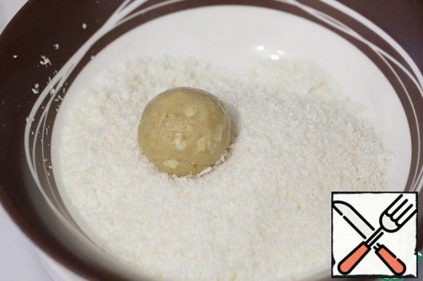Form round candies and roll them in coconut shavings.