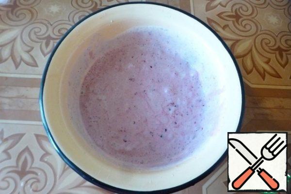 I wanted the ice cream to have berry slices in it. So I turned on the blender several times for a few seconds, until I was satisfied with the consistency. If you want a homogeneous mixture, then punch until smooth in the usual way.