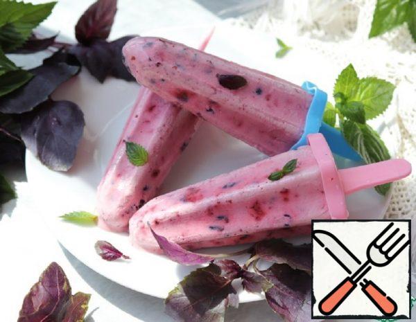 Berry Ice Cream with Sour Cream and Basil Recipe