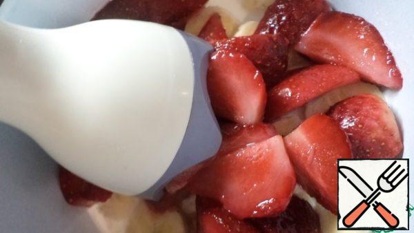 Whisk with a blender and combine with oats.