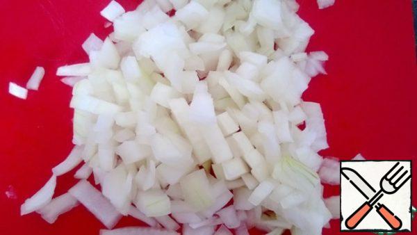 Finely chop the onion.