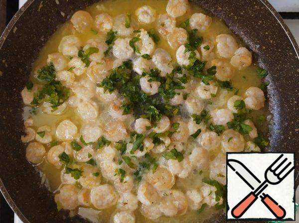 Add lemon juice and 2/3 of the chopped parsley. Stir. Cook for a couple of minutes.