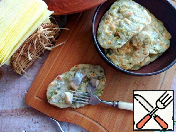 I ate them with slices of herring. Products for tortillas are always found in the house and it is not necessary to put greens in them, you can add finely chopped onions or other greens: spinach; parsley... and so on...You can fry tortillas in a non-stick frying pan without oil at all and you will get such a lean and dietary option, only they will be drier and it will be better to eat them right away. Experiment!