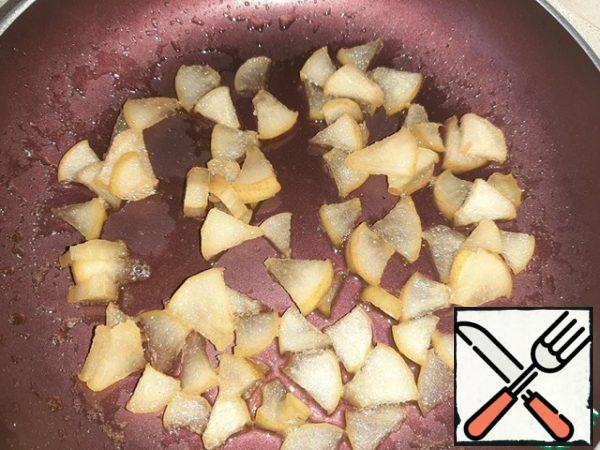 Caramelize the pear with honey in a pan.