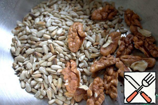 I buy seeds peeled on the base and fry them, then store them on demand.