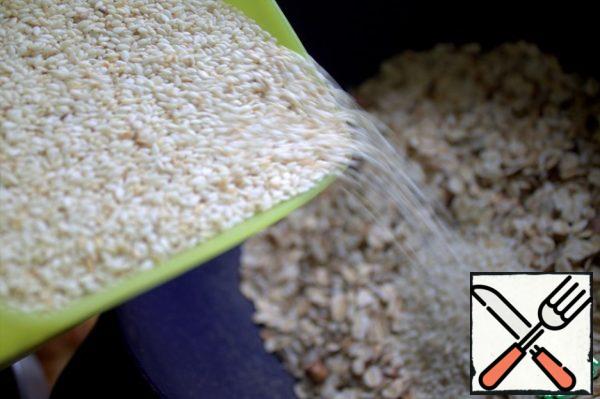 Sesame is also fried in advance-so it is better stored.