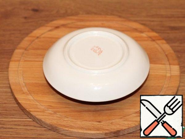 Cover the bowl with a saucer and leave it on the table for 8 hours, preferably overnight.