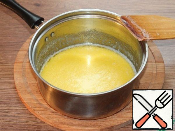 Add 100 ml of milk to the butter mixture. Put the saucepan on a slow fire and stir in the remaining milk.