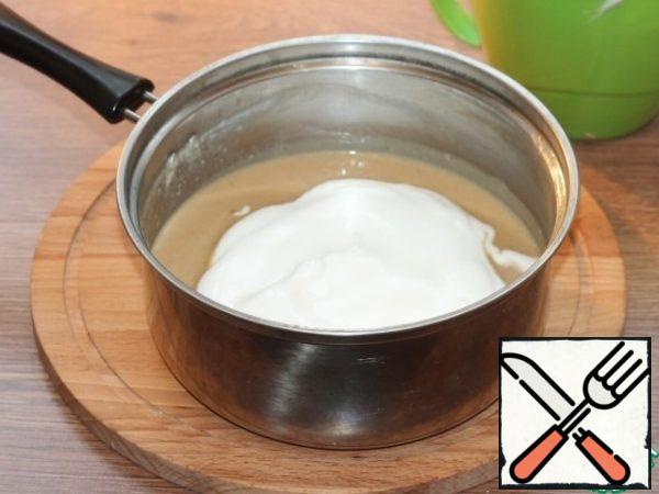 Gently add the protein mixture to the saucepan, stirring with a spatula from top to bottom.
