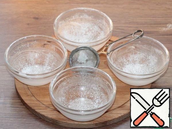 Brush the serving molds (5 PCs) with butter and sprinkle with powdered sugar.