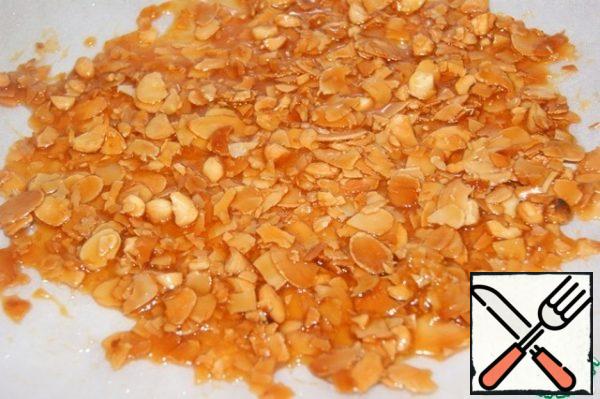 Quickly remove the heat and pour on baking paper greased with odorless vegetable oil. Allow to cool completely.