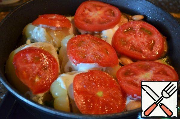 Cut the tomato into pucks, spread on the vegetables, and sprinkle with sugar.