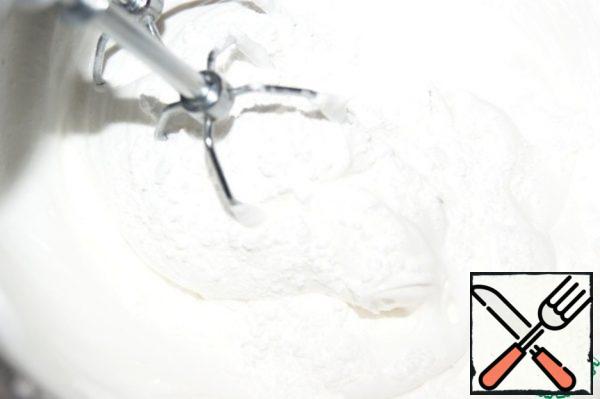 Switch the mixer speed to the lowest and gradually add the sifted powdered sugar.
P.S. If you are in doubt about the quality of powdered sugar, prepare it yourself, grind it in a coffee grinder or punch it in a blender. This is very important.