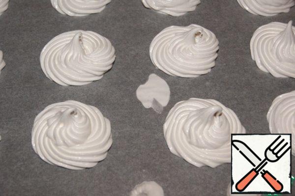 ... put the meringue on a baking sheet covered with baking paper (glue the paper to the baking sheet with a small amount of meringue, so that it is convenient to work). You can drop off the meringue with a spoon.
Bake at 85* C for about three hours. I open the oven door a little more with a wad of foil.
The baking time depends on the size of the meringue. Focus on your oven!