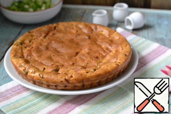 Leave the finished cheesecake in the form for 15-20 minutes.
Remove the cheesecake from the mold.

