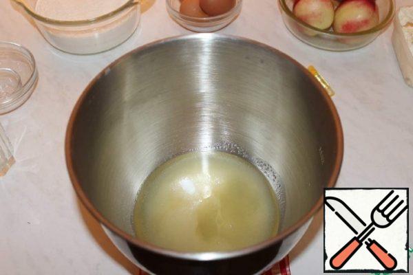 Put sugar, vegetable oil, and a pinch of salt in the bowl of the mixer.