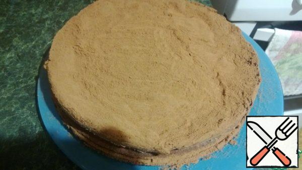 In the morning, sprinkle the cake with cocoa.