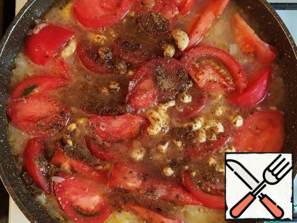 Add tomatoes, cashews, and water. Stir. Add garlic powder, salt, chili, garam masala, cumin, sugar, vinegar. Simmer for 15-20 minutes.